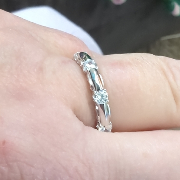 Vanna Silver Ring with Shimmering Stones - Picture 2 of 6